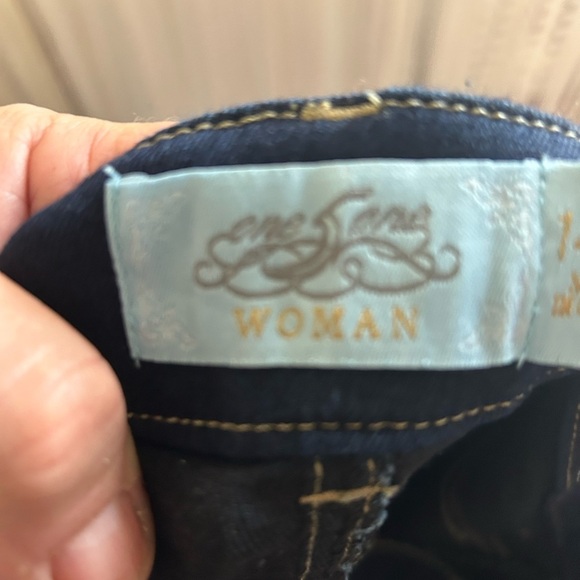 One5one woman’s jeans capris- size 14W - new or like new - Picture 3 of 7
